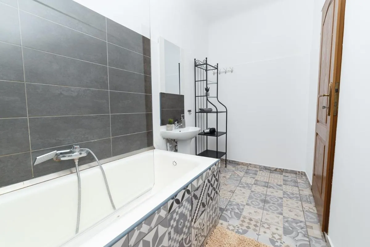 Color Apartments Franceza Street 4bedrooms — 2
