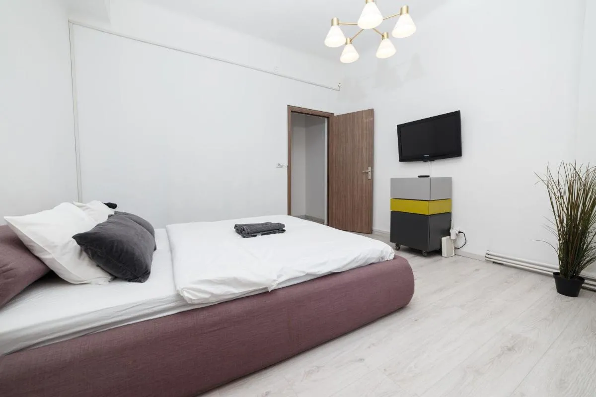 Color Apartments Franceza Street 4bedrooms — 4