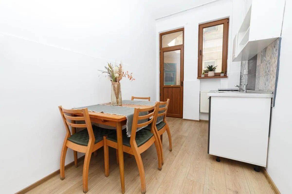 Color Apartments Franceza Street 4bedrooms — 5