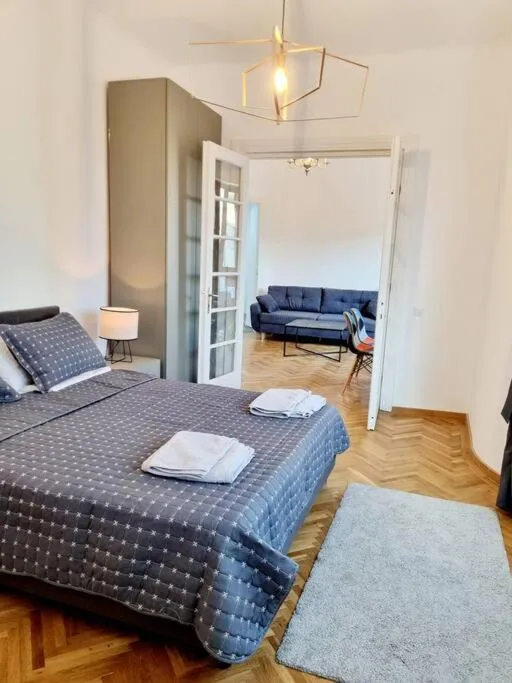 Cozy Apartment Near City Center — 4