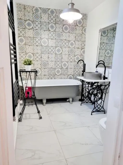 Cozy Apartment Near City Center — 5