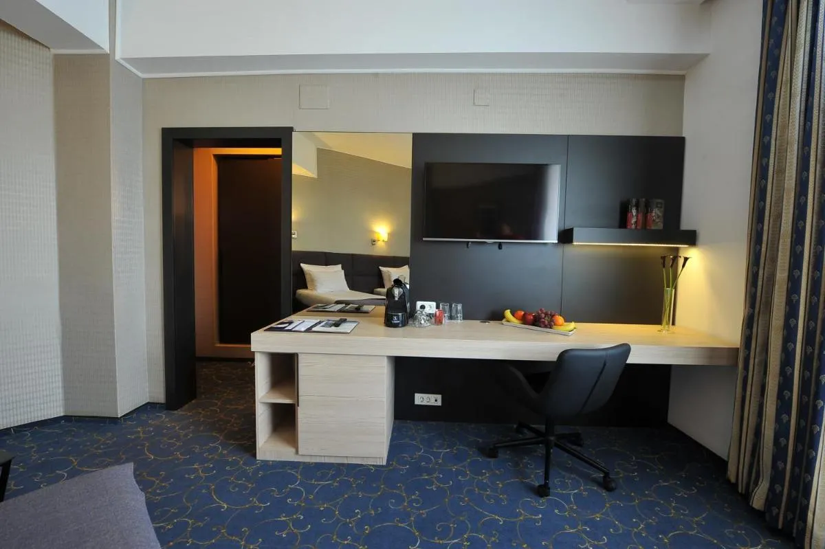 Crystal Palace Hotel — 5