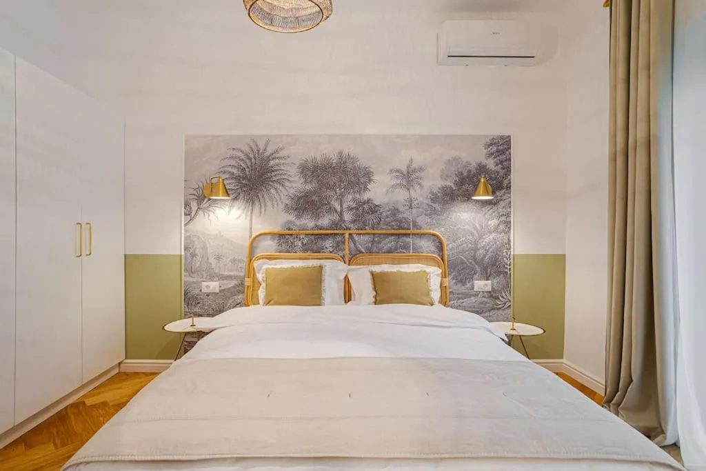 Designer Signature 2 BDR Cismigiu Park 80SQM — 2