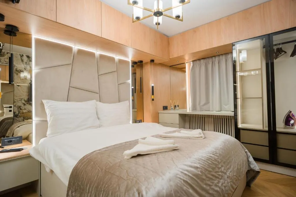 Designer’s Delight: Modern 1BR near City Center