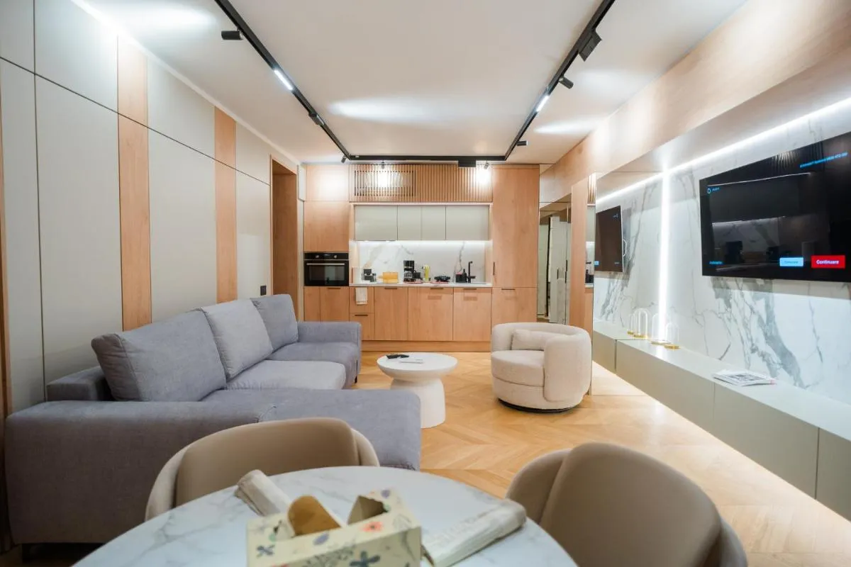 Designer’s Delight: Modern 1BR near City Center — 2