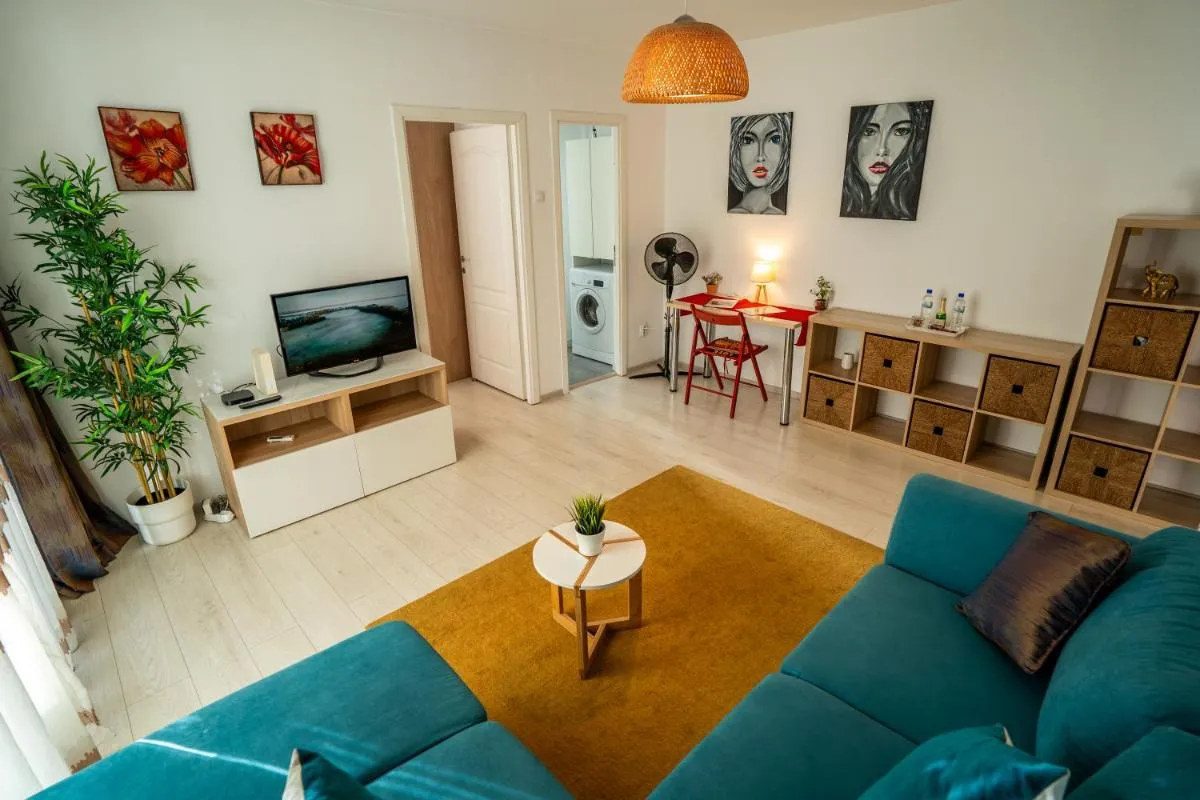 Downtown, Ideal for Longer stays, Family friendly Apartment – NB73A — 3