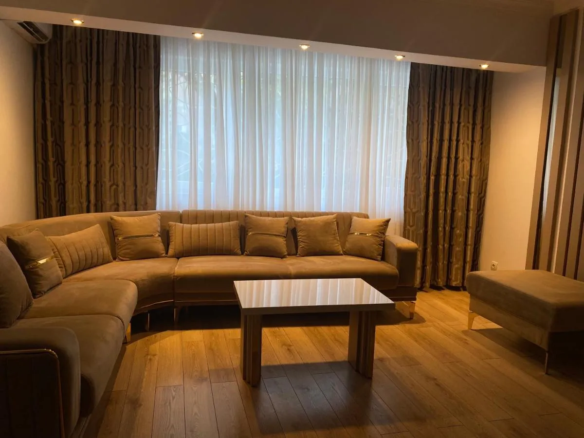 Elegant Suite – Titan Park — 2