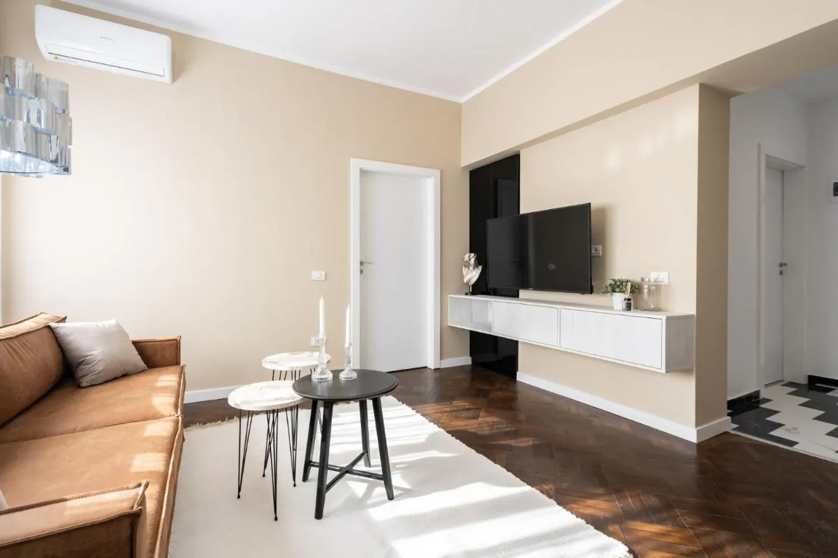 Elegant Two Bedrooms Apartment — 3