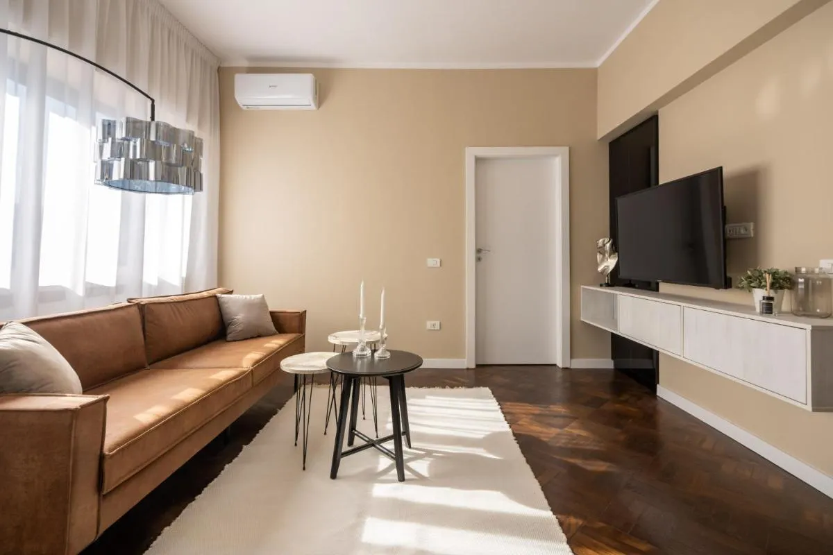 Elegant Two Bedrooms Apartment — 2