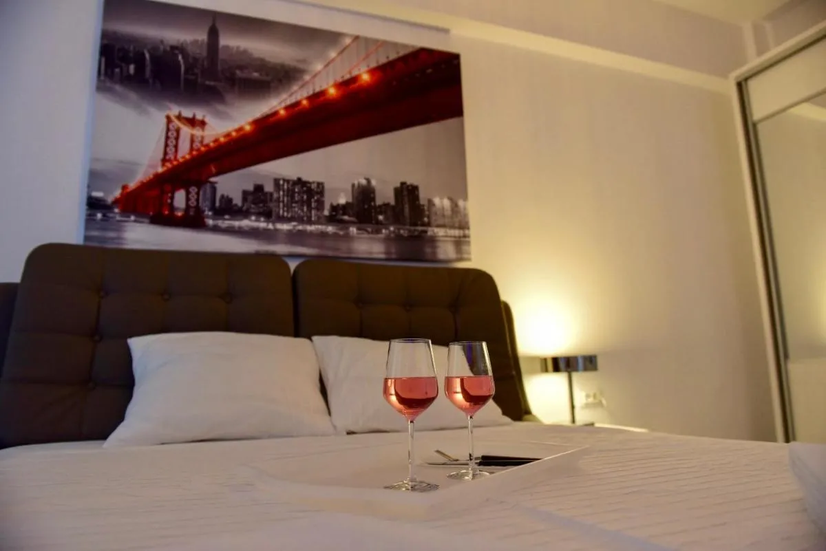 Eric Apartment — 5