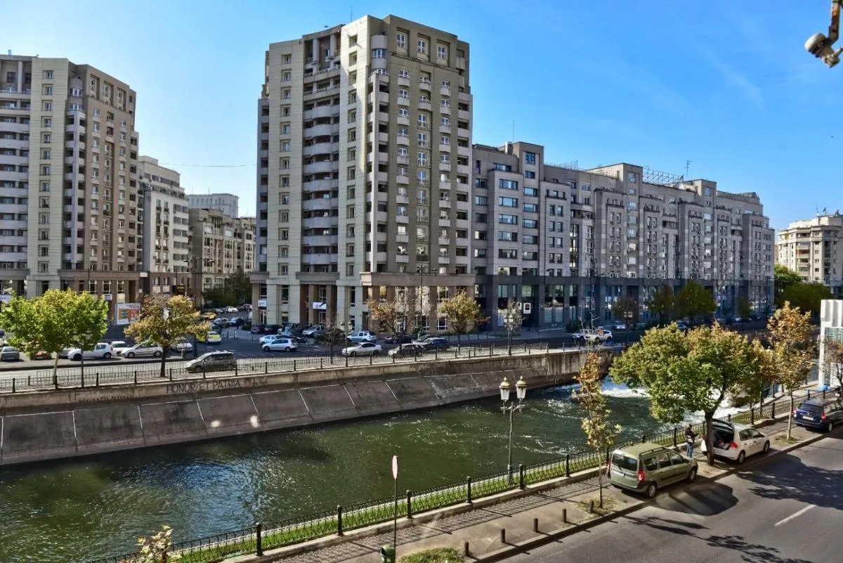 Eric Apartment 100 — 3