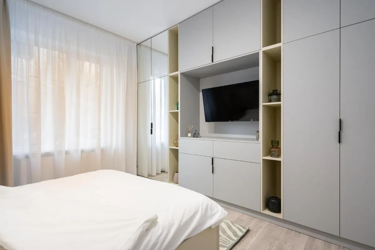 FOUR Bedroom Apartment, Old Town Bucharest — 5