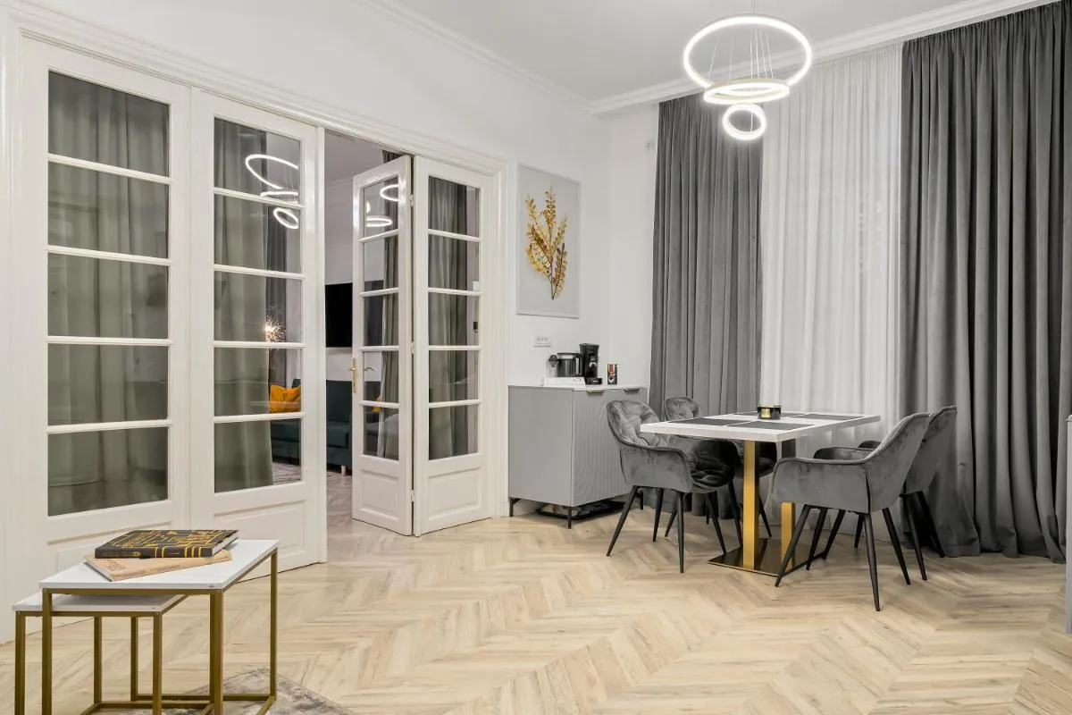 High Ceilings Apartments Bucharest GARDEN – Free Parking — 5