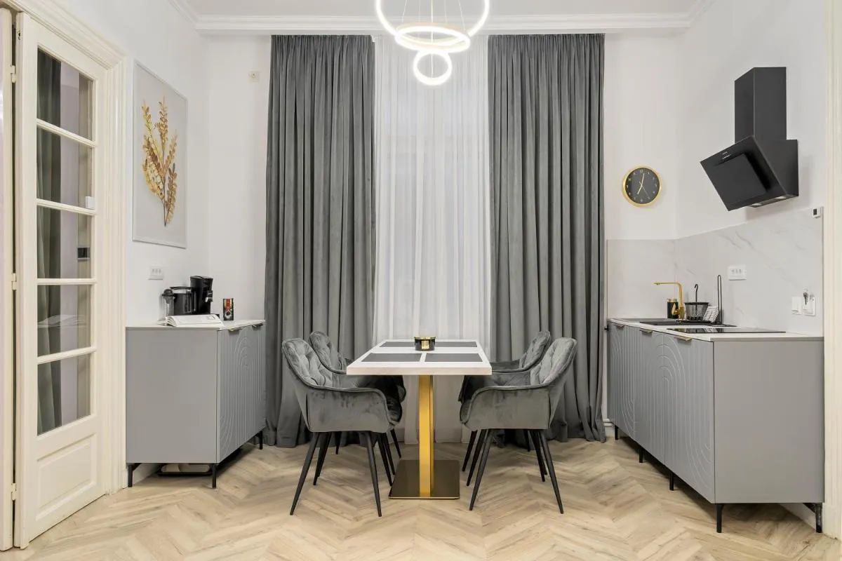 High Ceilings Apartments Bucharest GARDEN – Free Parking — 3