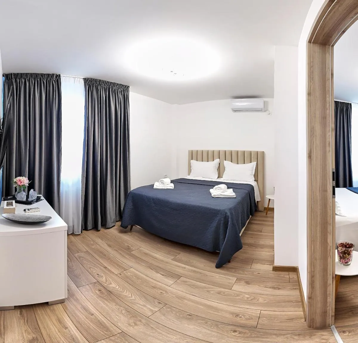 Hotel Emma — 2