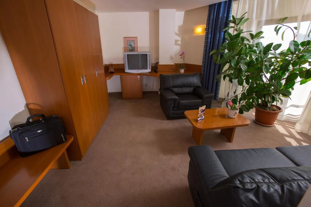 Hotel Irisa — 5