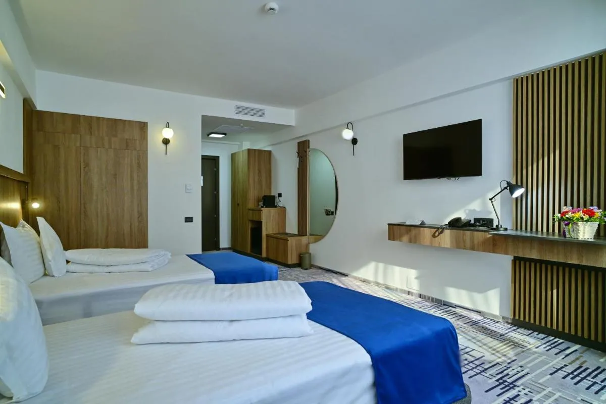 Hotel Sir Royal — 2