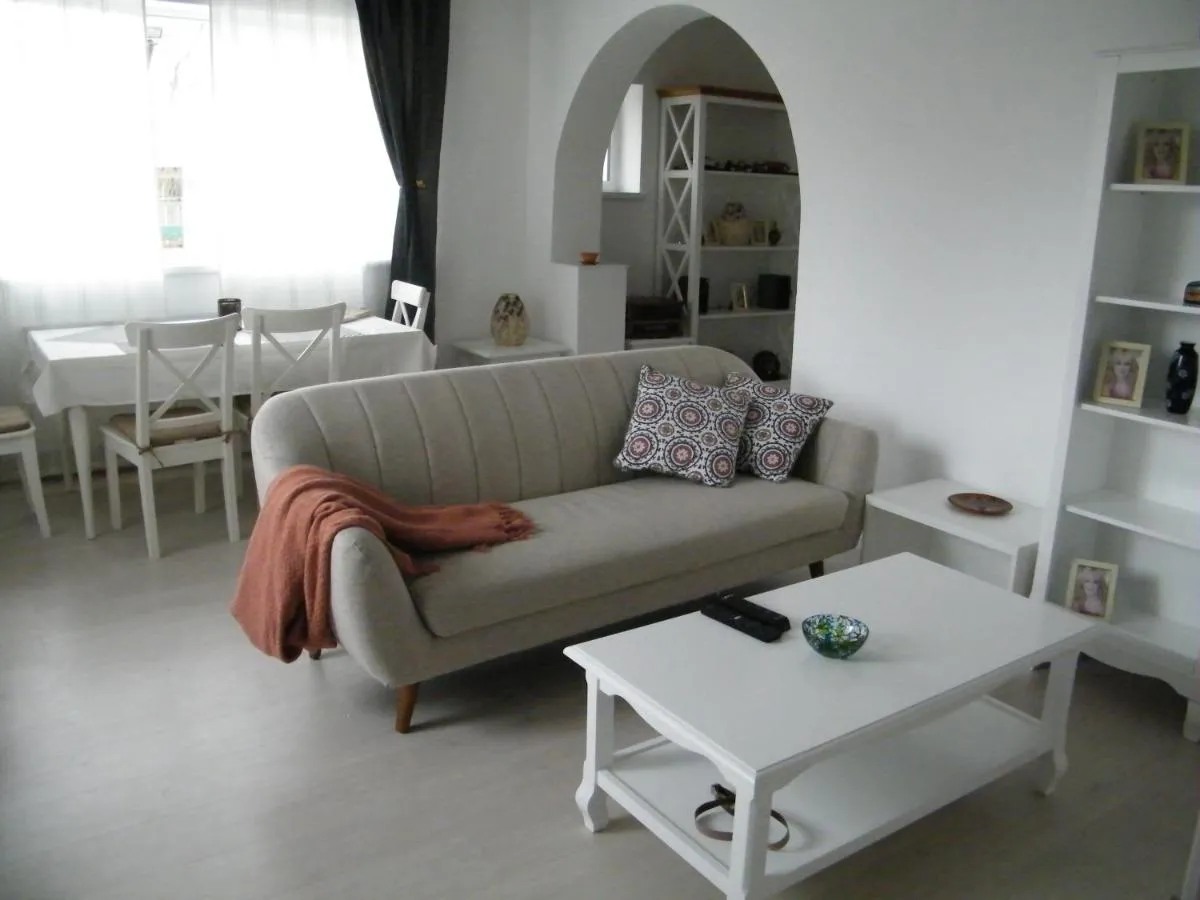 Iarca Cottage — 3