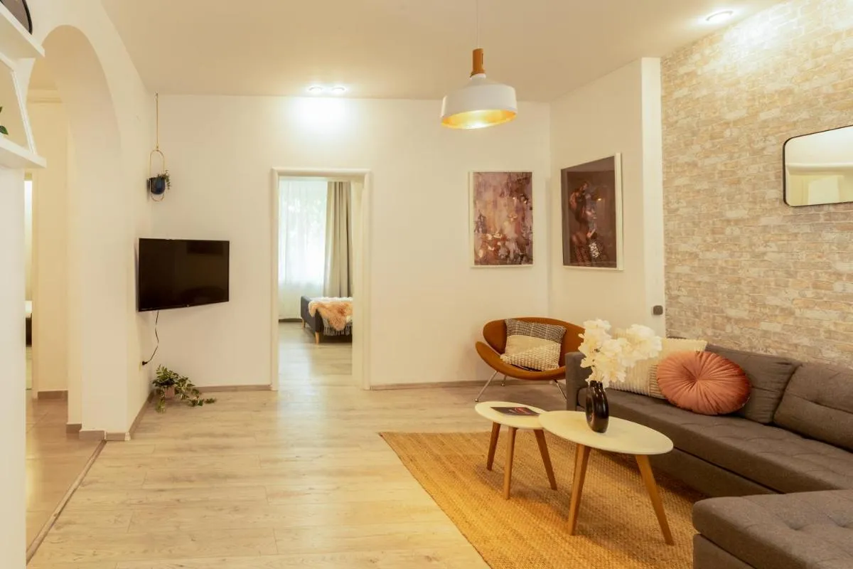 Ideal Stay: Spacious 2BR Apt near Calea Victoriei — 4
