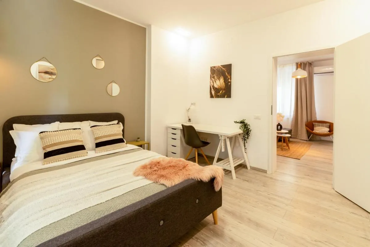 Ideal Stay: Spacious 2BR Apt near Calea Victoriei — 5
