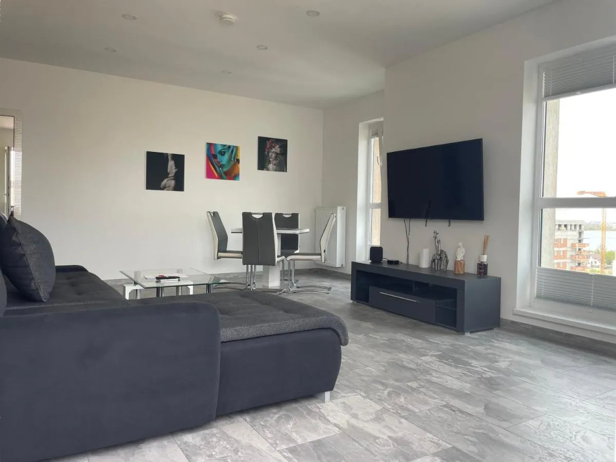 Lakeview 2 Room Penthouse Rooftop Terrace W15 — 2