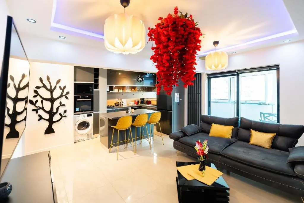 Lazy’s Haven – Modern 2BR Apt in the City Center