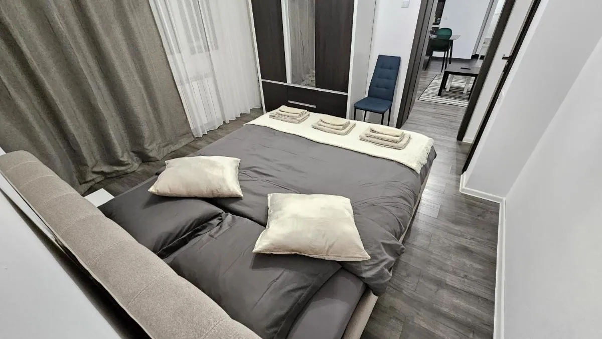 Like Home Elisabeta — 3