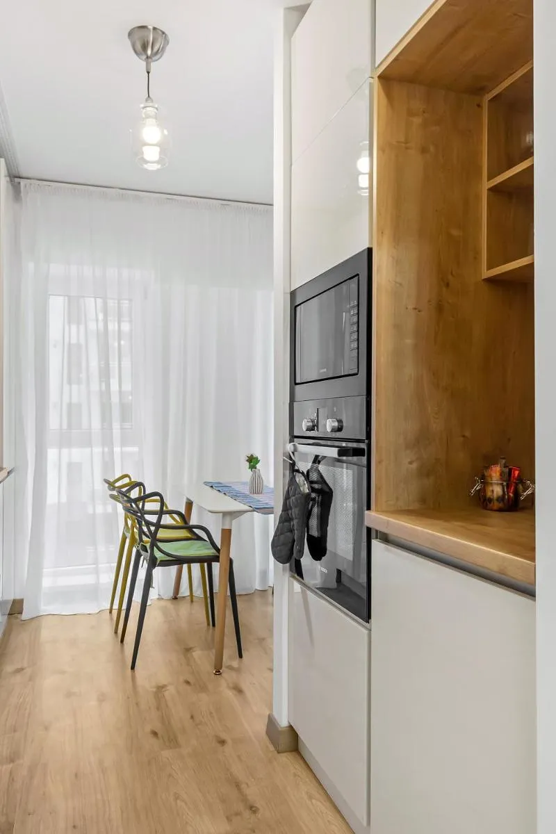 Living in Color – Modern Getaway — 5