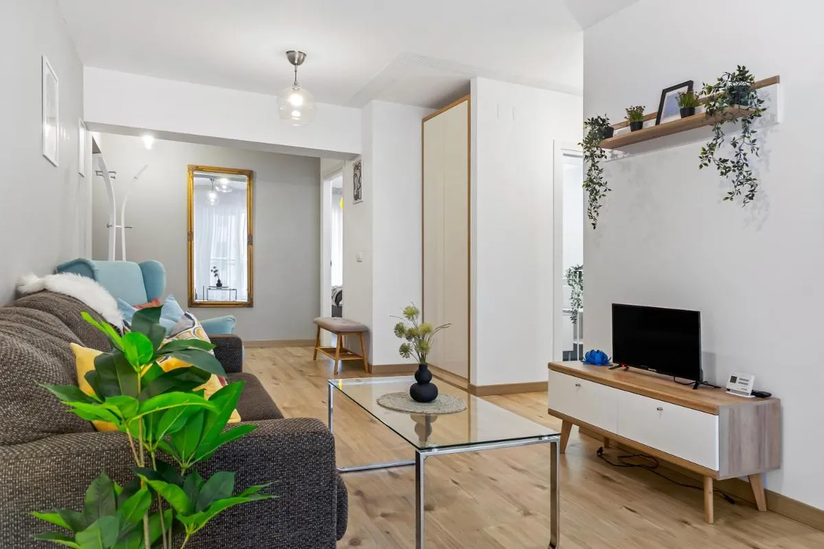 Living in Color – Modern Getaway — 2