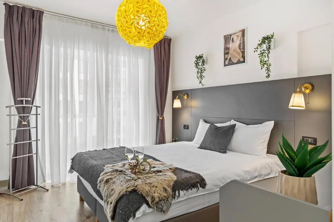 Living in Color – Modern Getaway