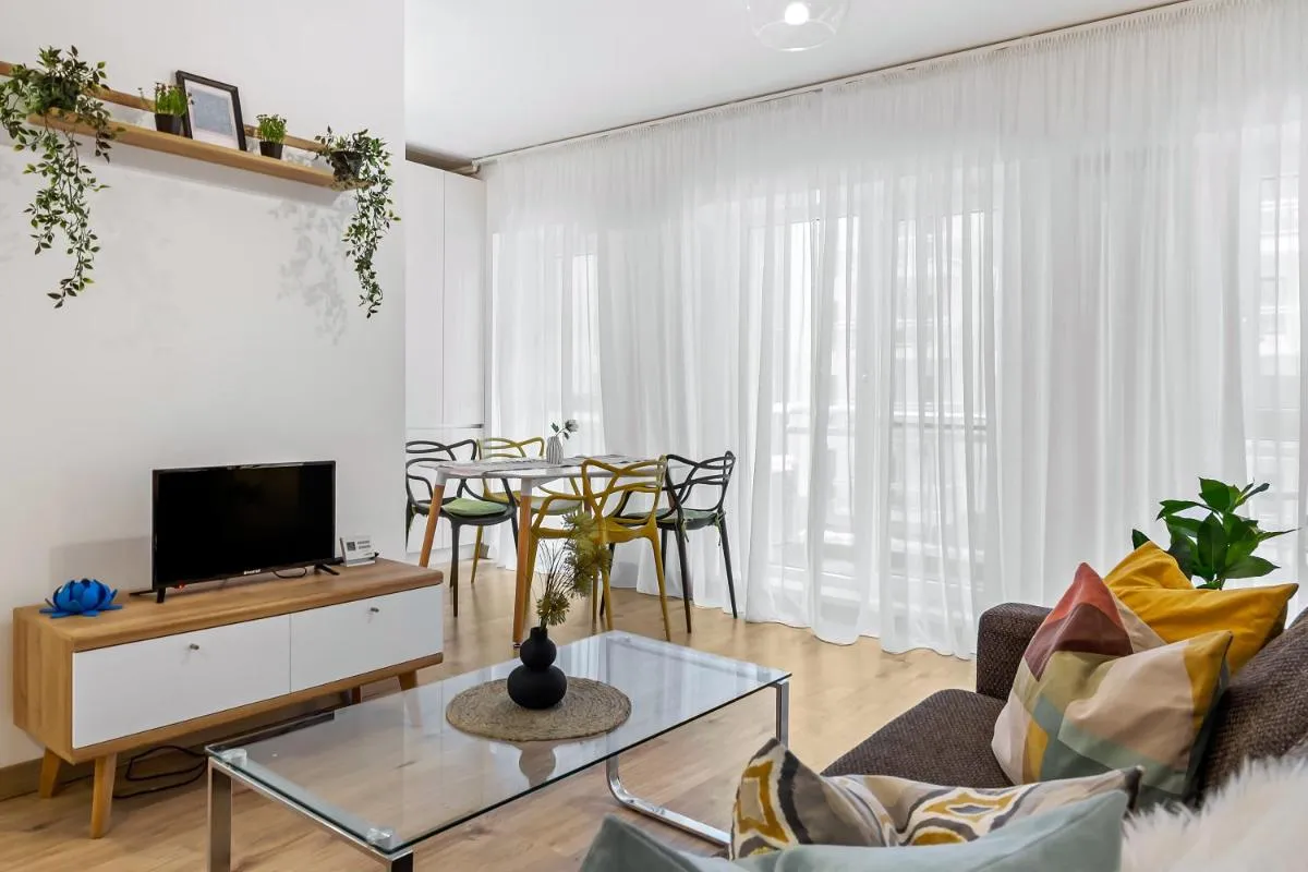 Living in Color – Modern Getaway — 3