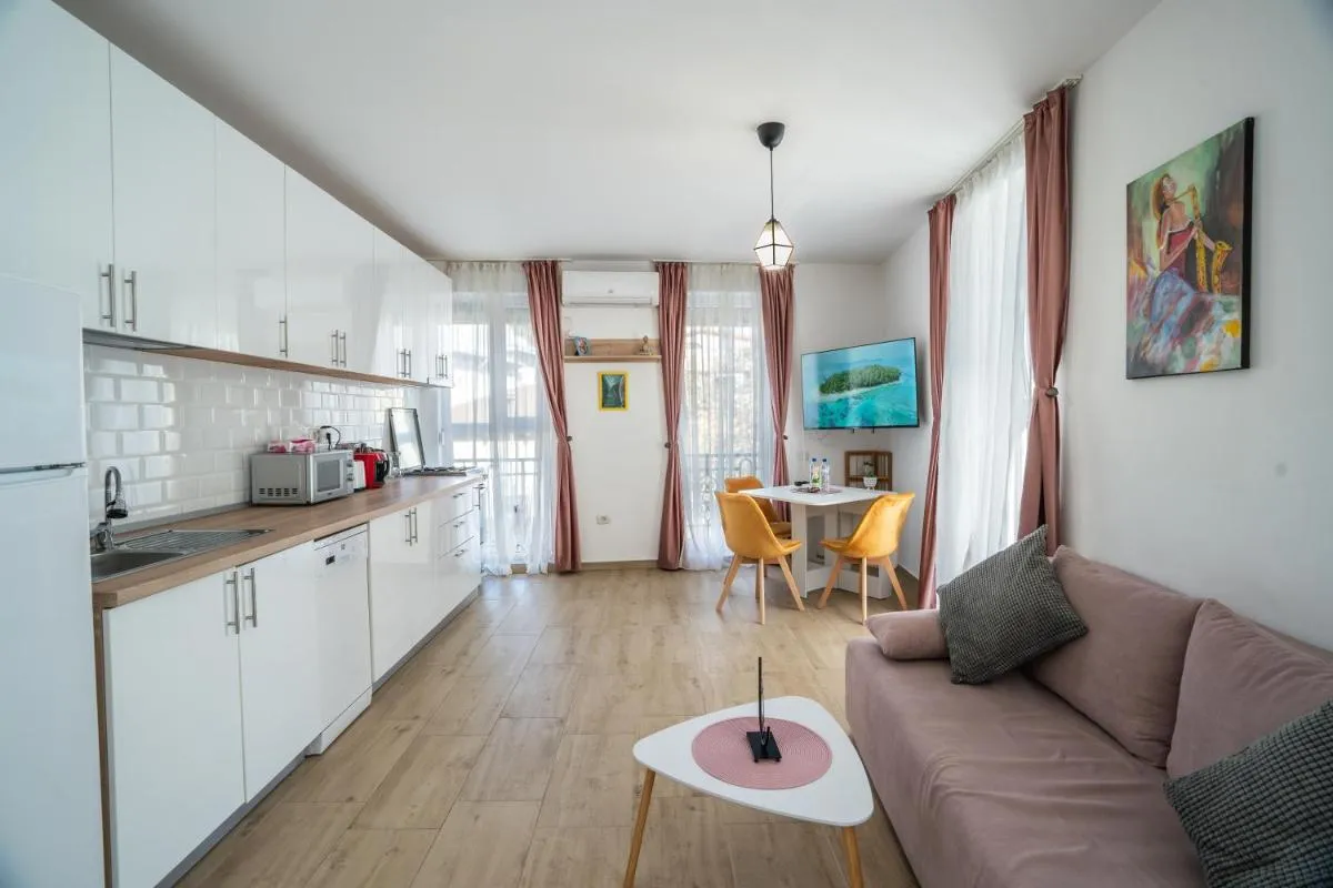 Lovely New Balcony Apartment Cismigiu Park – POP5 — 4