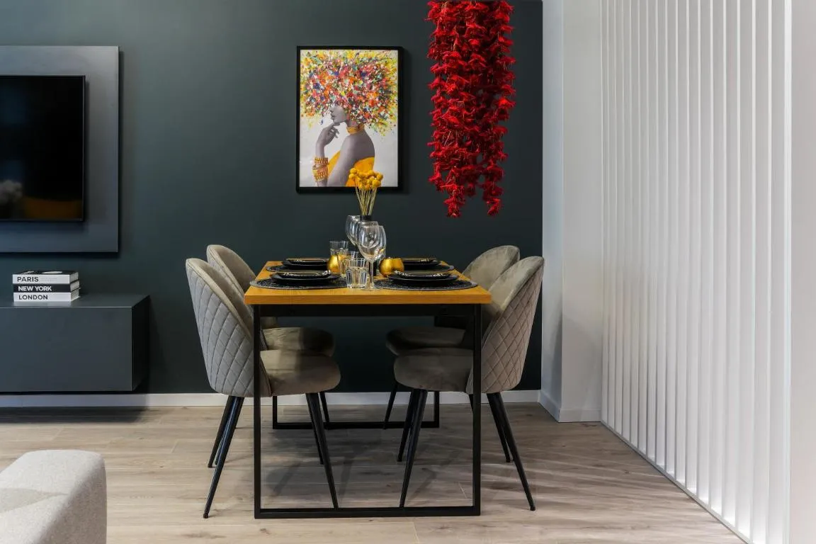Luca – Luxury Park-View Apt with Balcony & Parking