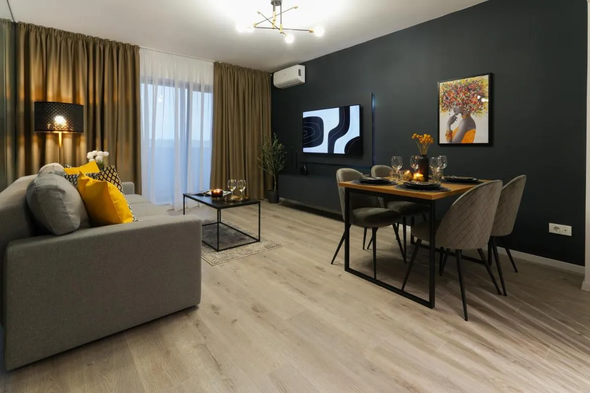 Luca – Luxury Park-View Apt with Balcony & Parking — 2