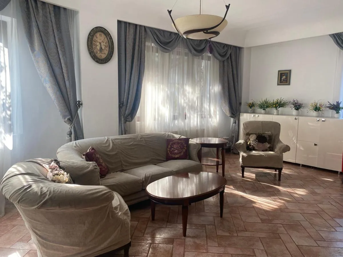Luxuria Central Villa Bucharest — 2