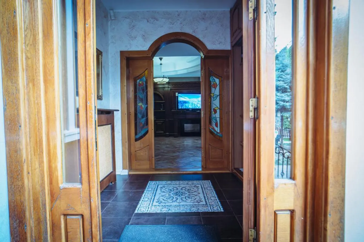 Luxuria Central Villa Bucharest — 3