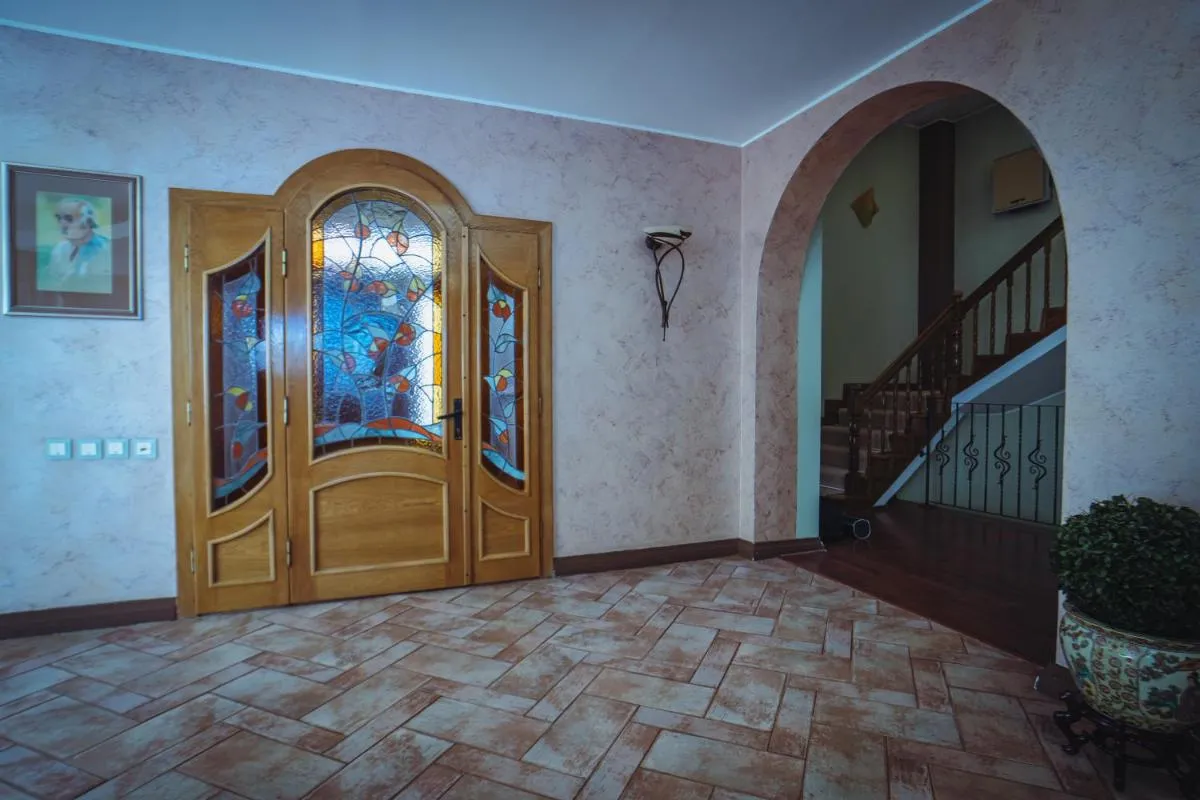 Luxuria Central Villa Bucharest — 4