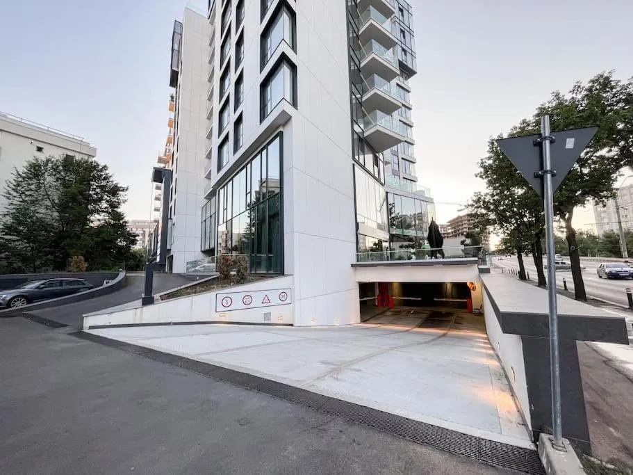 Luxurious Vibe In the Business Center, City Views — 3