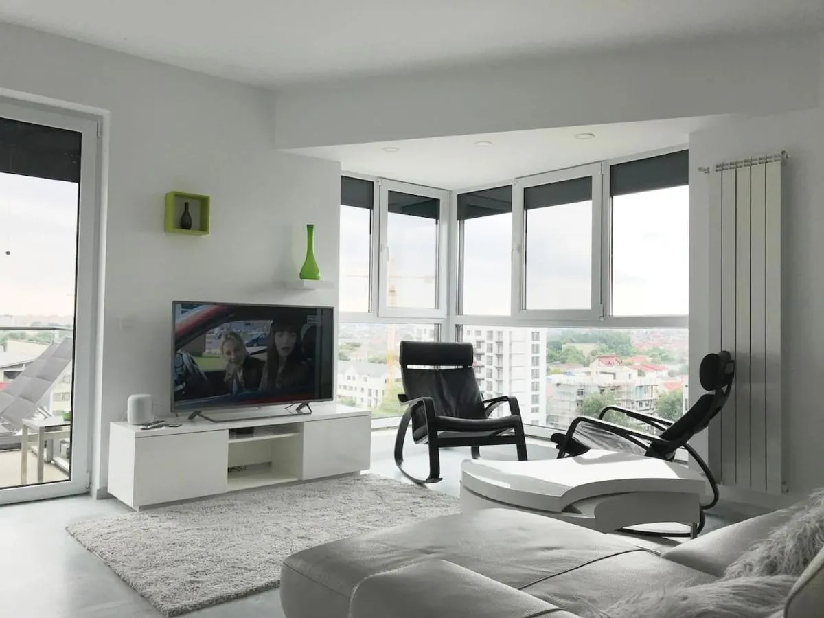Luxury Westpark 2 Residence with Lake View — 2