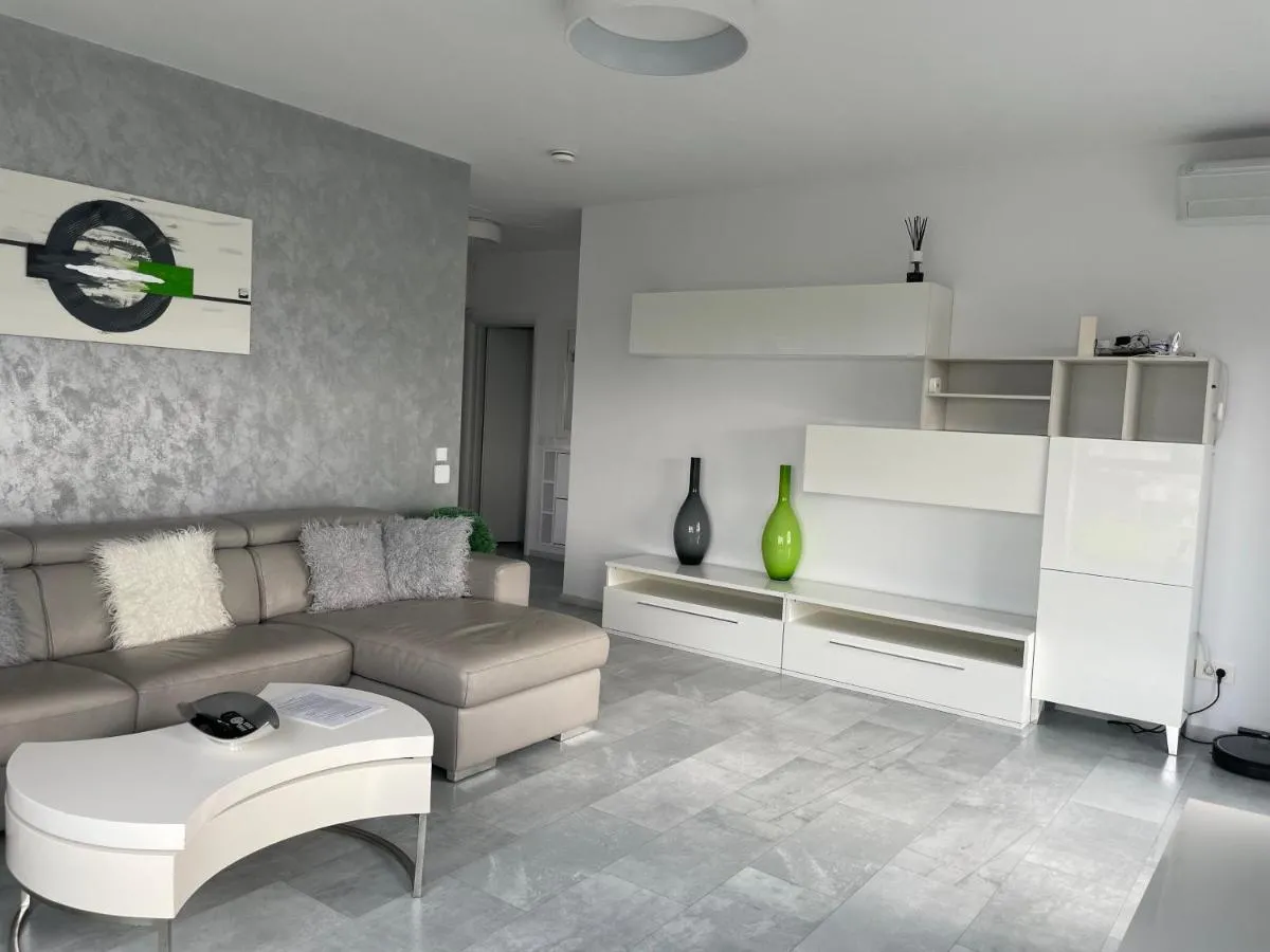 Luxury Westpark 2 Residence with Lake View — 3