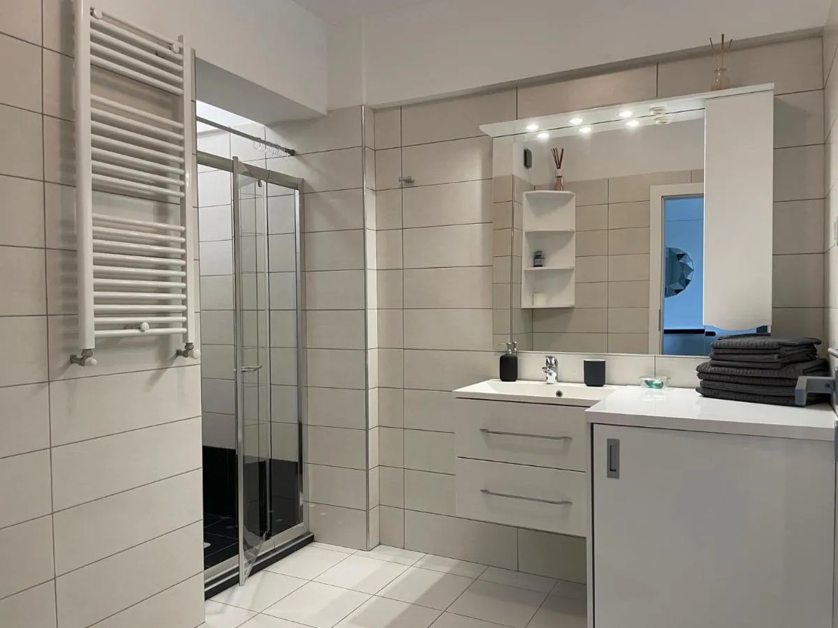 Luxury Westpark 2-Room Apartment Lakeview W5 — 3