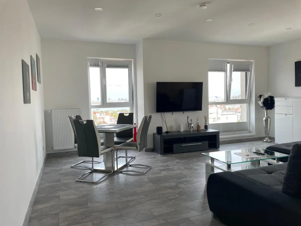 Marvelous 4 Room Penthouse Rooftop Terrace W14+W15 — 3