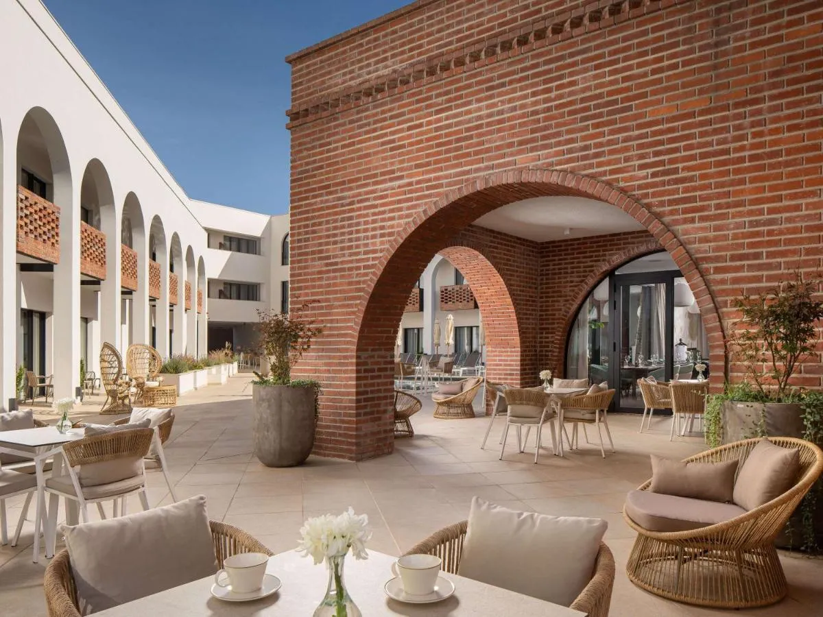 Mercure Conacul Cozieni — 4