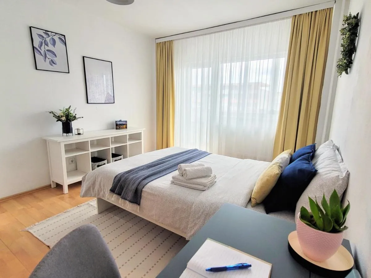 Modern Comfort in Obor, walk to Markets & Metro — 2