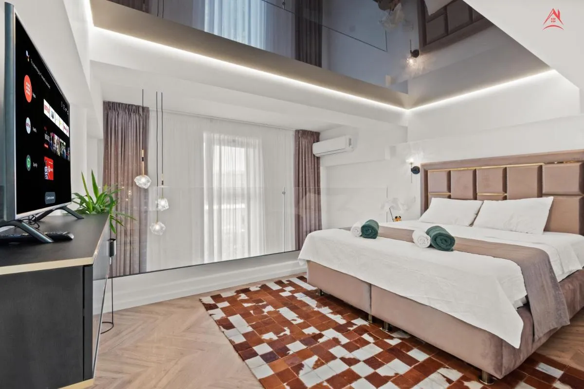 NOA Boutique Beautiful Penthouse with Private Parking — 2