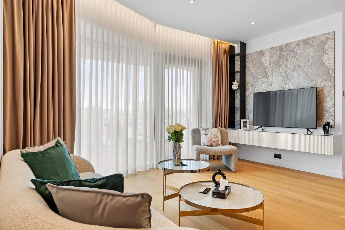 ONE H Luxury Apartment — 5