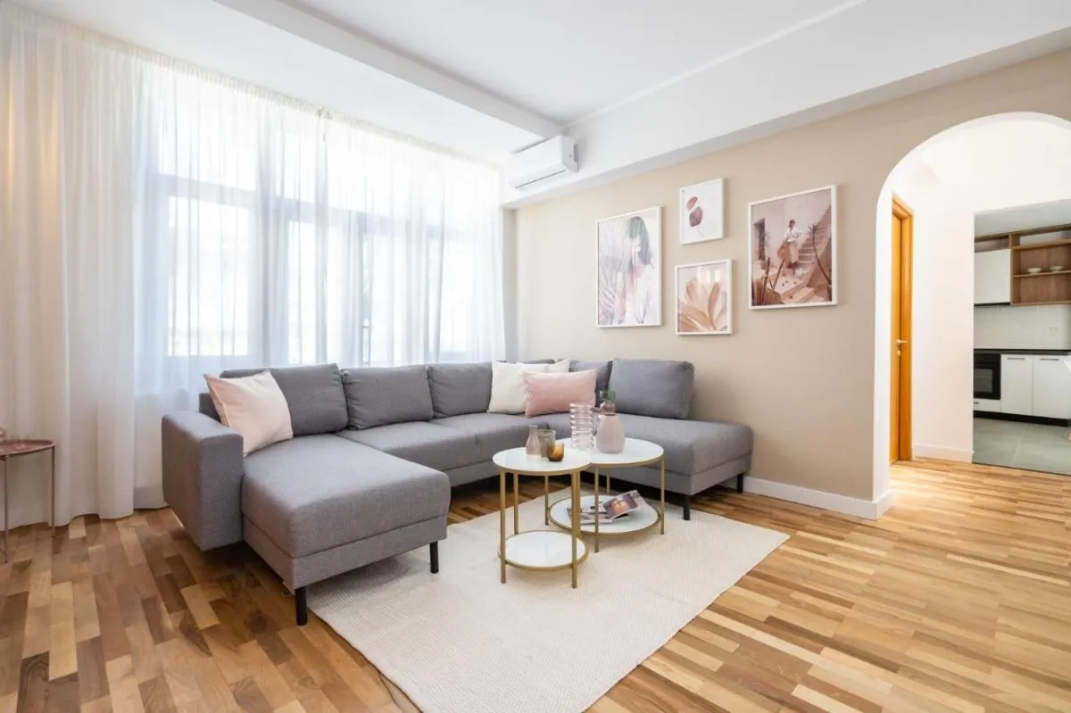 Old Town Bucharest, Lovely 2 Bedrooms Apartment — 5