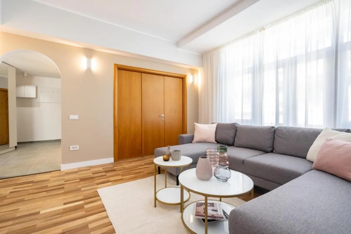 Old Town Bucharest, Lovely 2 Bedrooms Apartment — 3