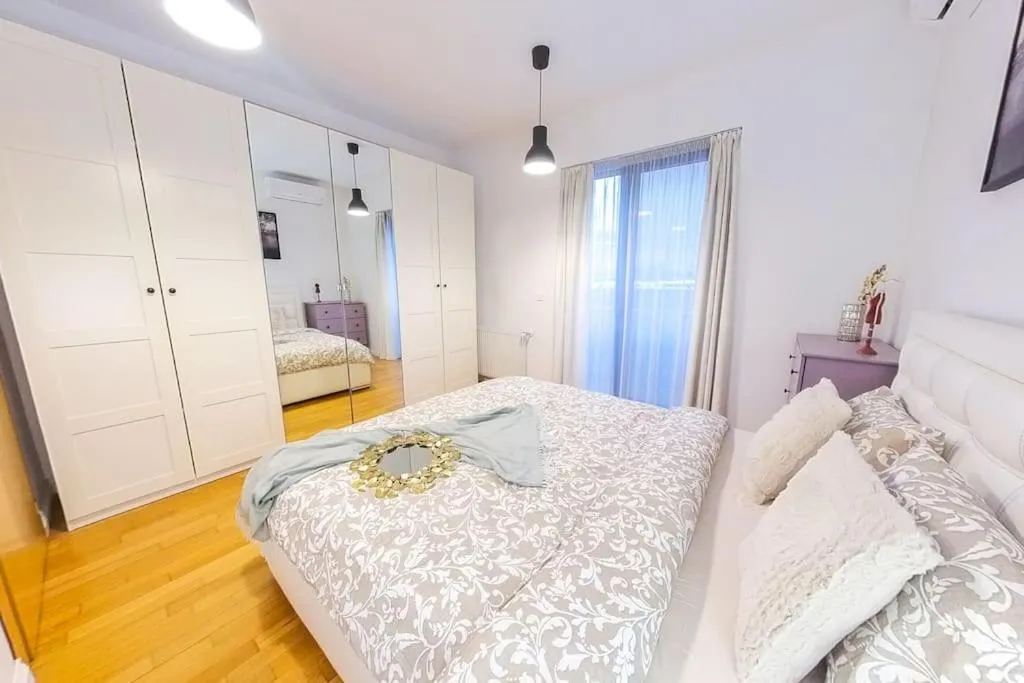 Old Town Spacious Apartment — 2