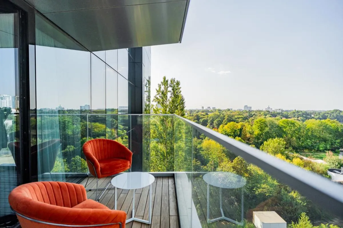 One Mircea Eliade Apartments with City & Park Views — 4
